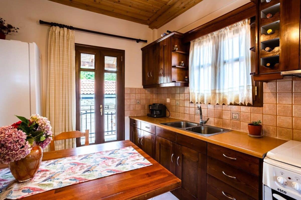 Stemnitsa Stone Residence - Comfy Mountain Getaway ภายนอก รูปภาพ
