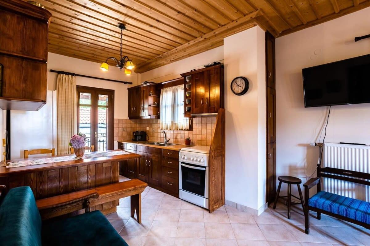 Stemnitsa Stone Residence - Comfy Mountain Getaway ภายนอก รูปภาพ